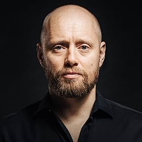 Go to Aksel Hennie