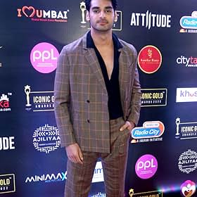 Go to Ahan Shetty