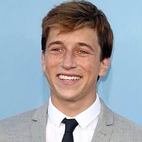 Go to Skyler Gisondo