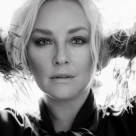 Go to Elisabeth Röhm