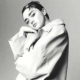 Go to Maisie Williams