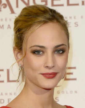Nora Arnezeder